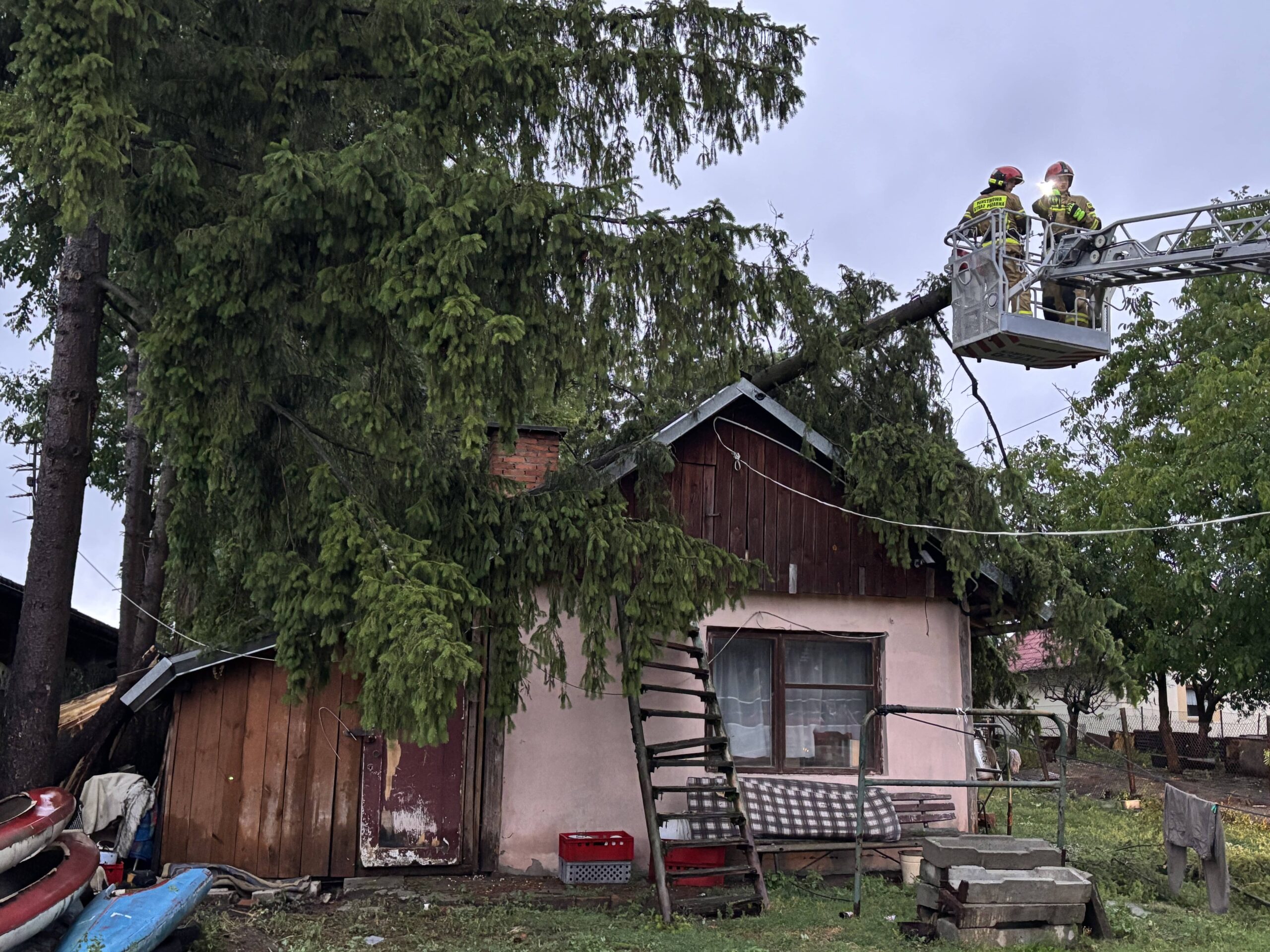 29 interwencji w wyniku nawałnicy w powiecie leżajskim (3)