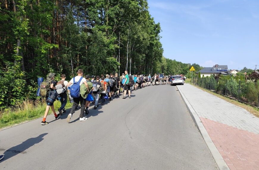 Ewakuacja obozu harcerskiego w Dąbrowicy