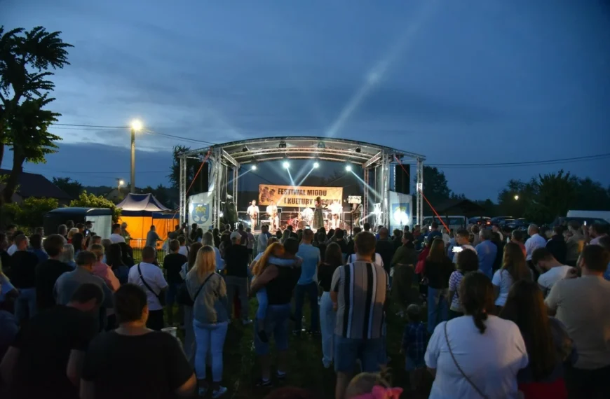Festiwal Miodu i Kultury Ludowej w Jelnej – tradycja, smak i dobra zabawa!