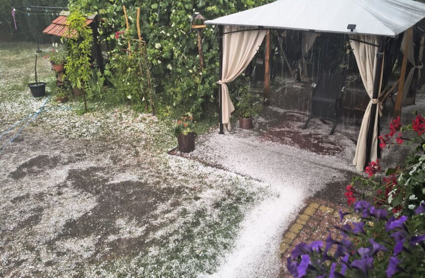 Silne burze, grad i połamane drzewa – strażacy interweniowali w całym powiecie leżajskim