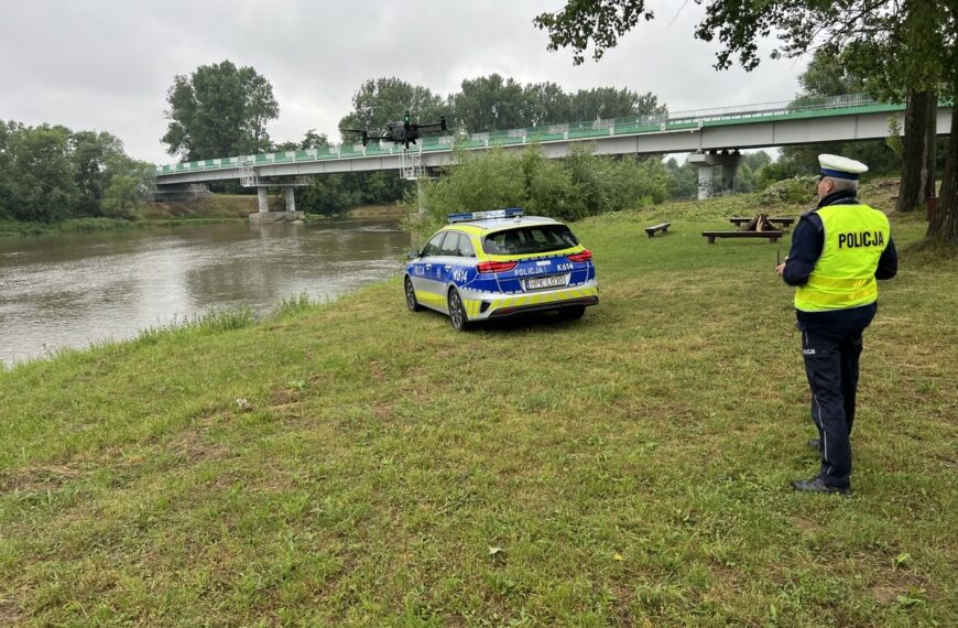 Leżajscy policjanci monitorują poziom wód