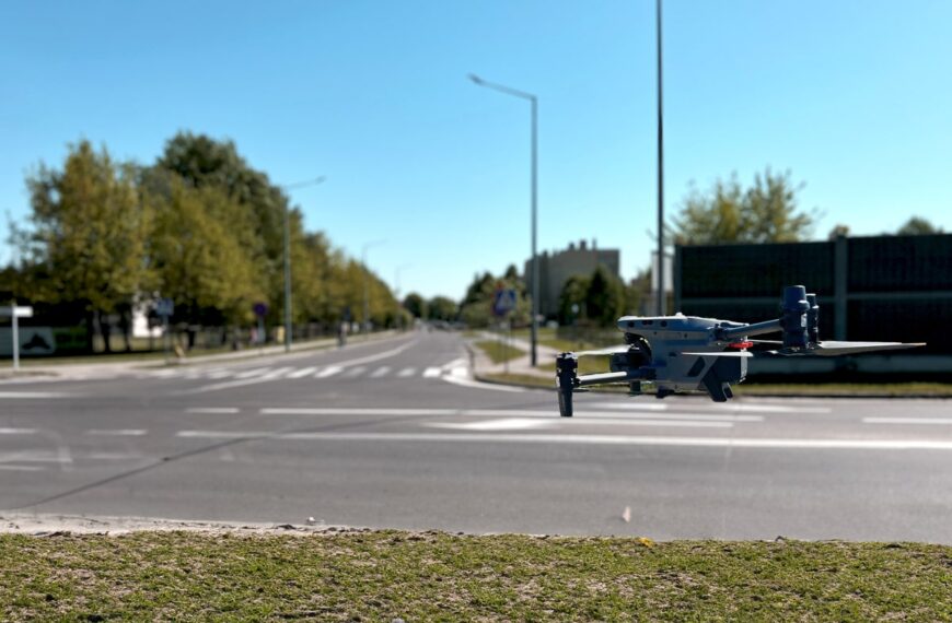 Dron kontra piraci drogowi – akcja „STOP” w powiecie leżajskim zakończona 14 wykroczeniami