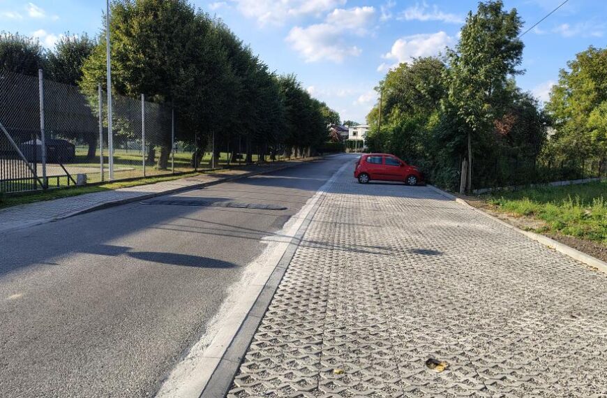 Nowa zatoka postojowa przy ul. Chrobrego już gotowa