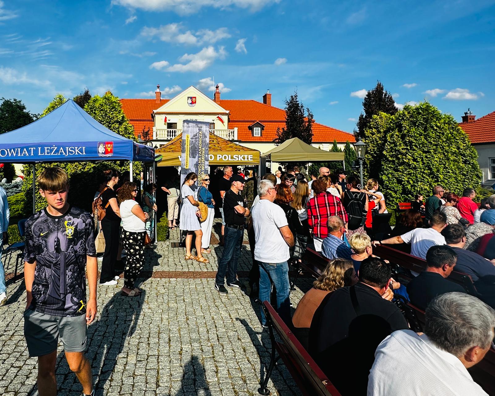 Powiatowy Piknik Patriotyczny w Leżajsku (12) Powiatowy Piknik Patriotyczny w Leżajsku (12)