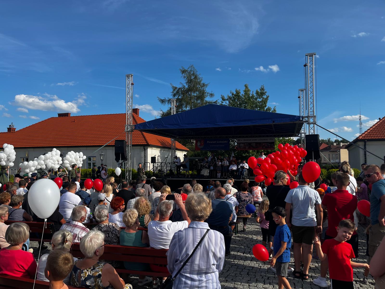 Powiatowy Piknik Patriotyczny w Leżajsku (8) Powiatowy Piknik Patriotyczny w Leżajsku (8)